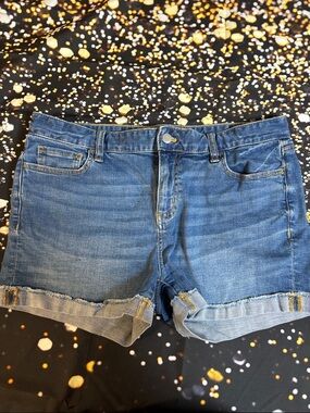 Vineyard Vines Medium Blue Rolled-Hem Denim Shorts (0034)